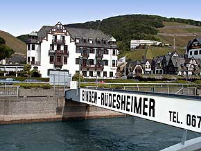 Schiffsanlegestelle vor dem Hotel Krone in Assmannshausen am Rhein, Foto 91,  1999, WHO